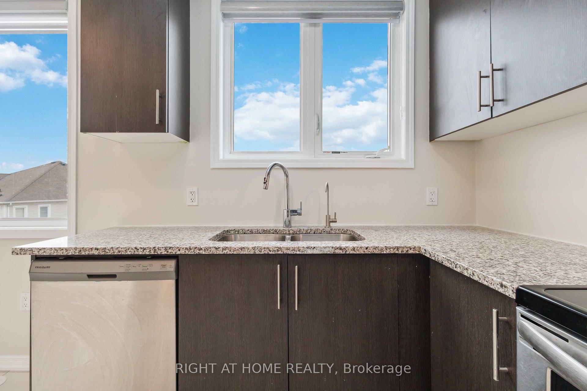 Photo 16 of 1404 Coral Springs Path, Oshawa, Taunton — HOMEH