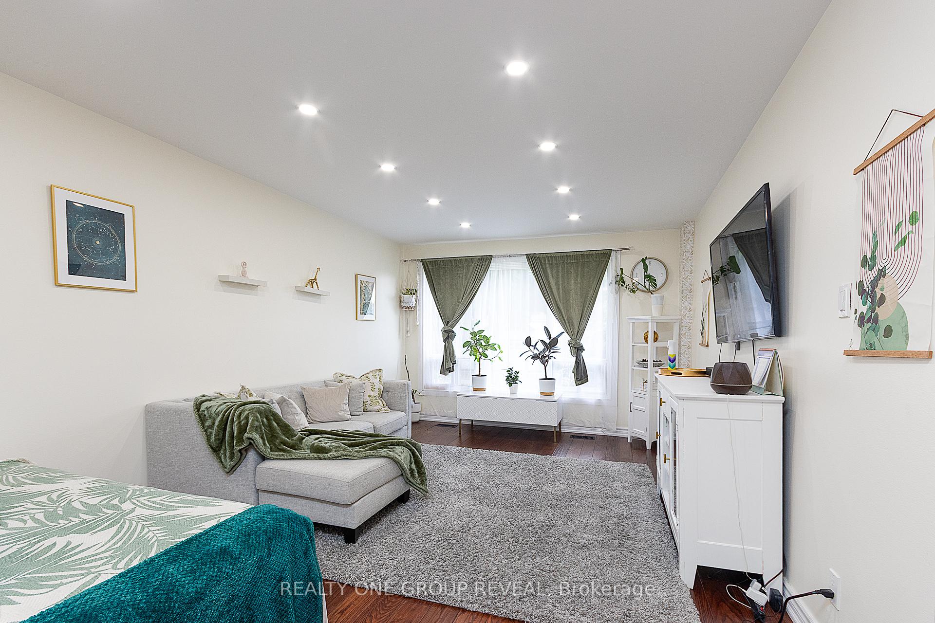 Photo 2 of 839 Modlin Road, Pickering, Bay Ridges — HOMEH