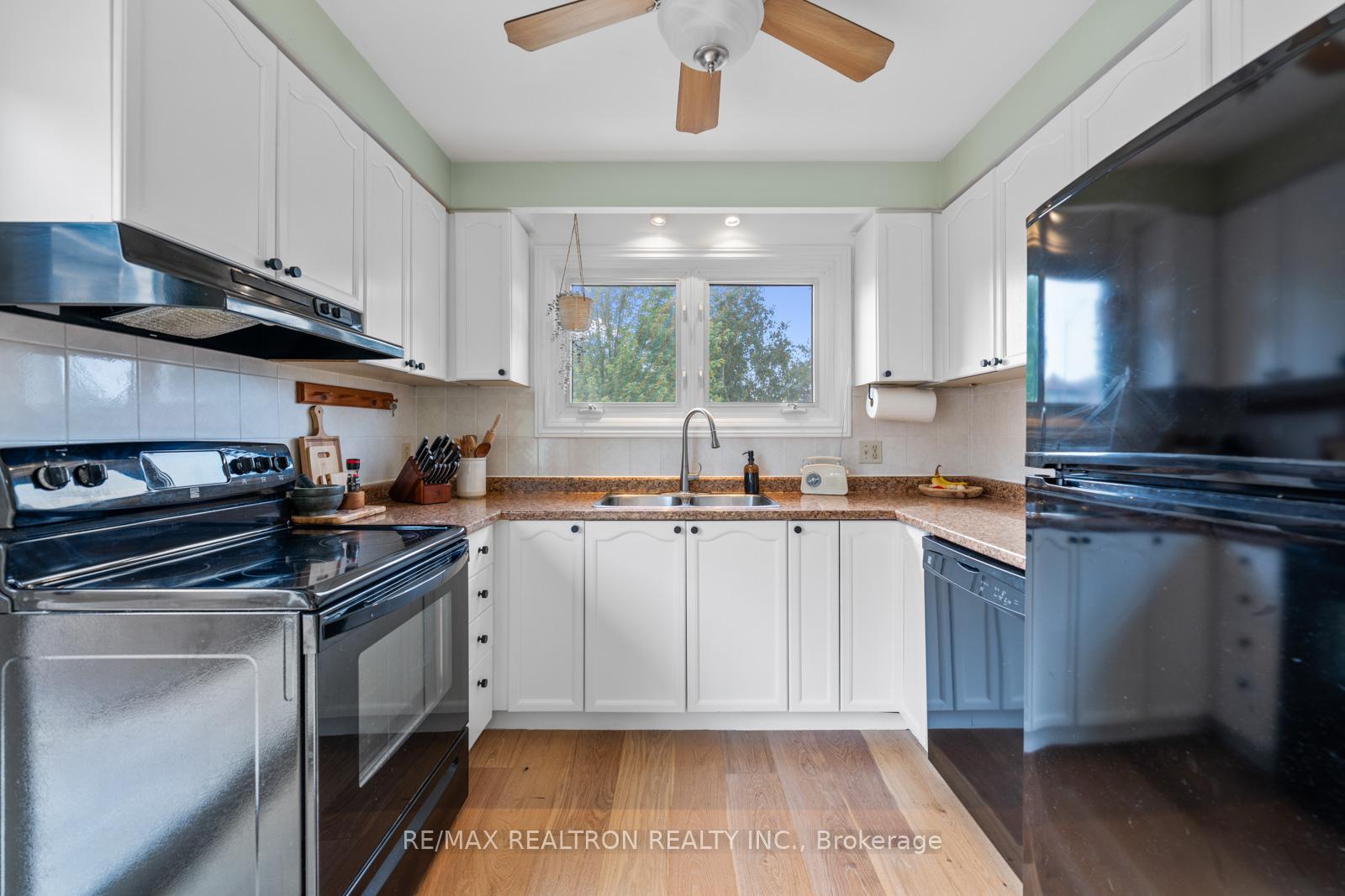 Photo 7 of 906 Mahina Street, Oshawa, McLaughlin — HOMEH