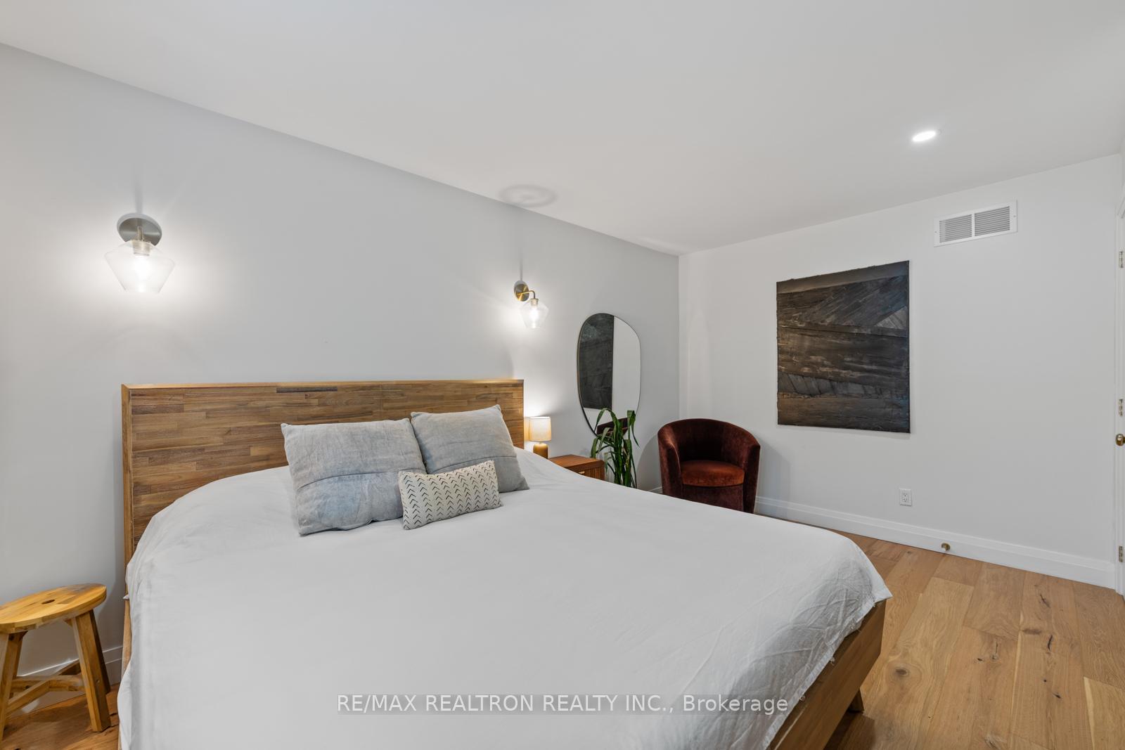 Photo 13 of 906 Mahina Street, Oshawa, McLaughlin — HOMEH