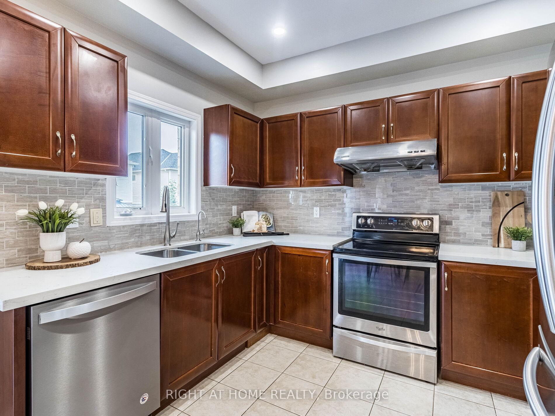Photo 13 of 956 Ormond Drive, Oshawa, Samac — HOMEH