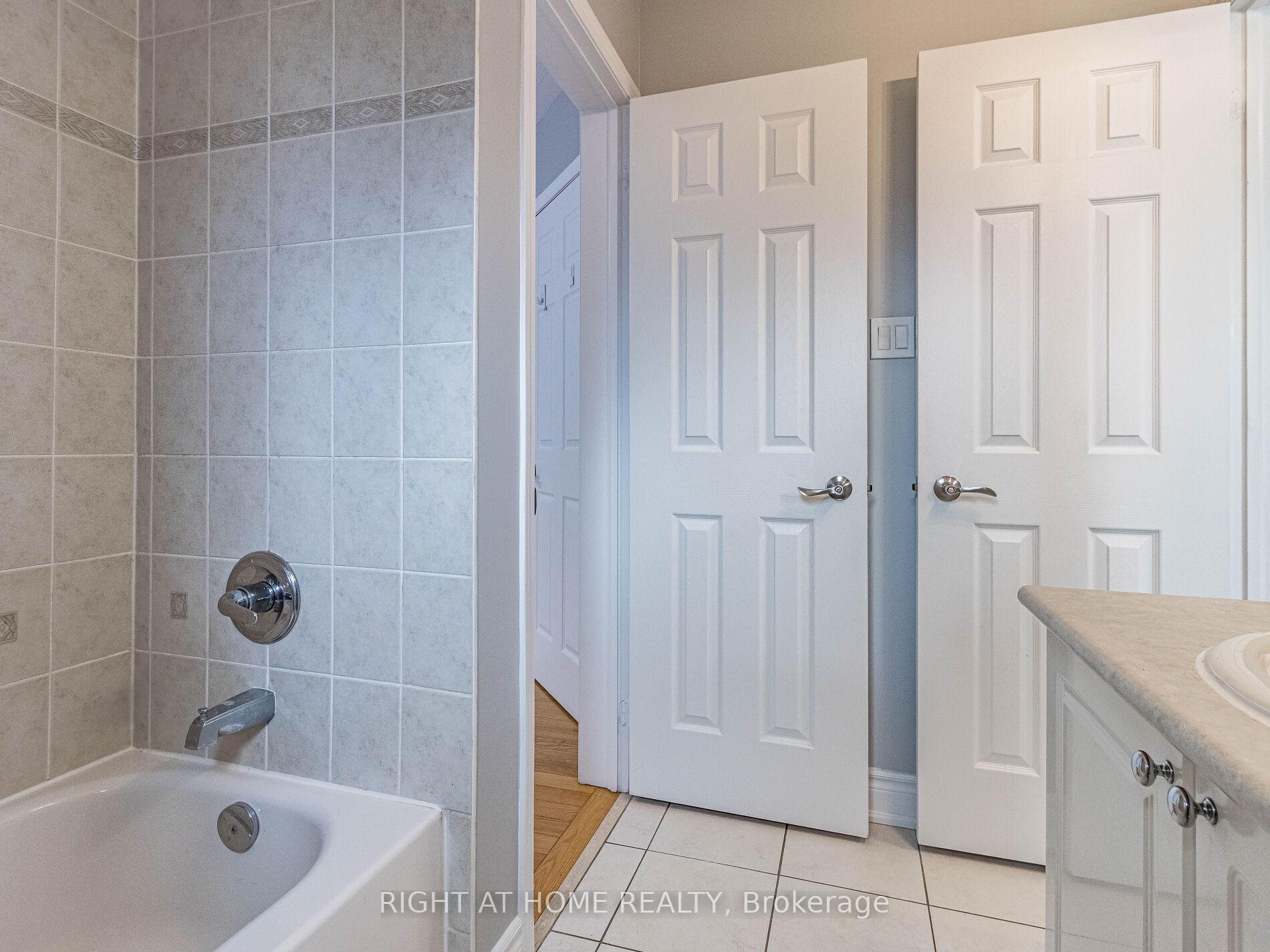 Photo 35 of 956 Ormond Drive, Oshawa, Samac — HOMEH