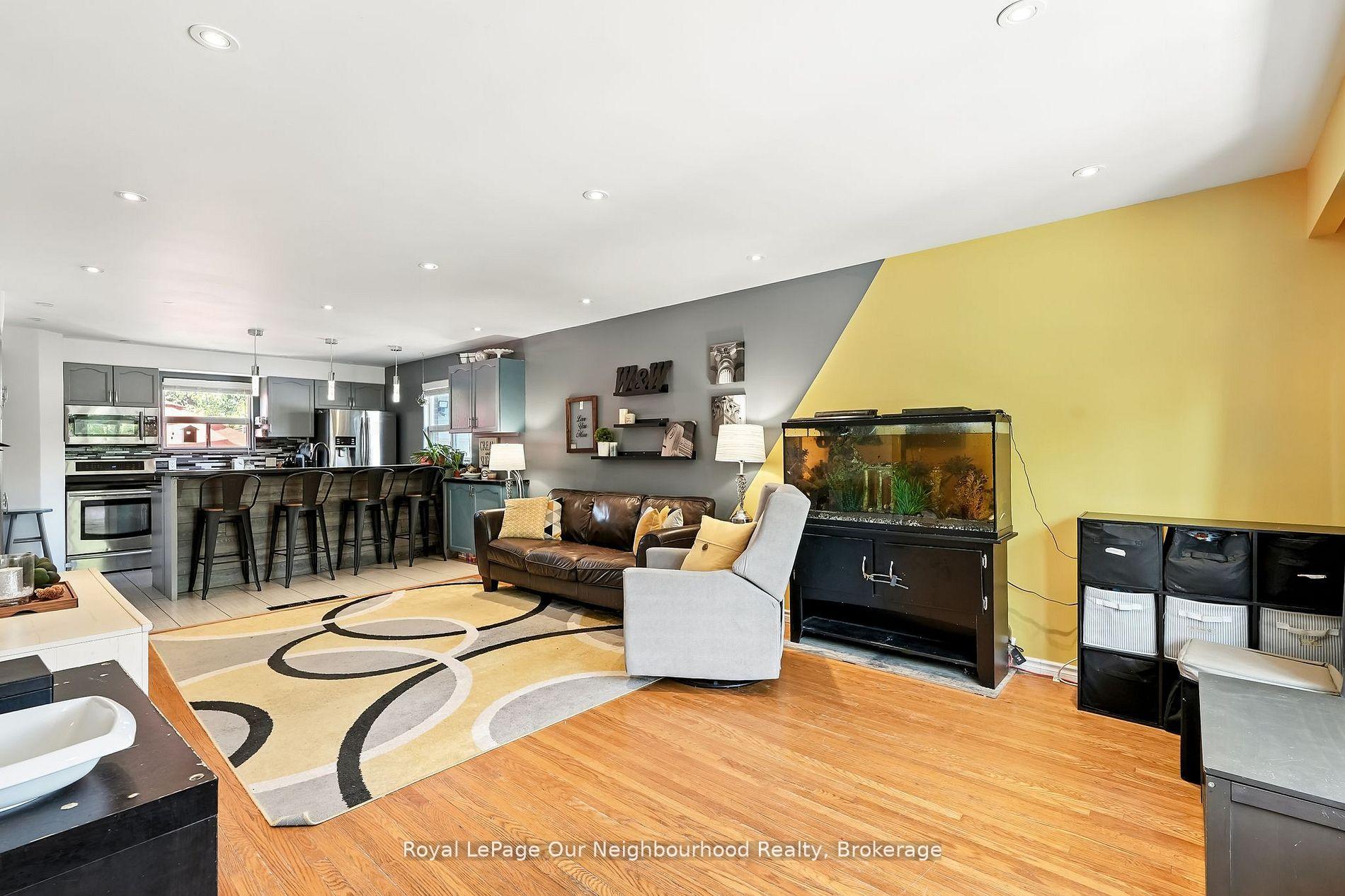 Photo 3 of 1156 Valley Court, Oshawa, Lakeview — HOMEH