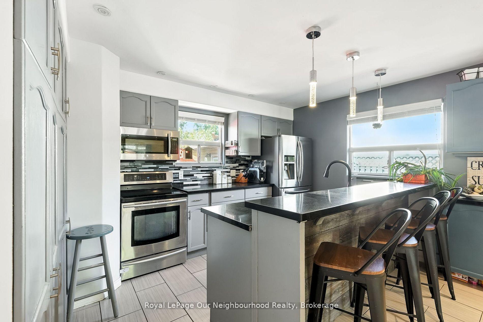 Photo 7 of 1156 Valley Court, Oshawa, Lakeview — HOMEH