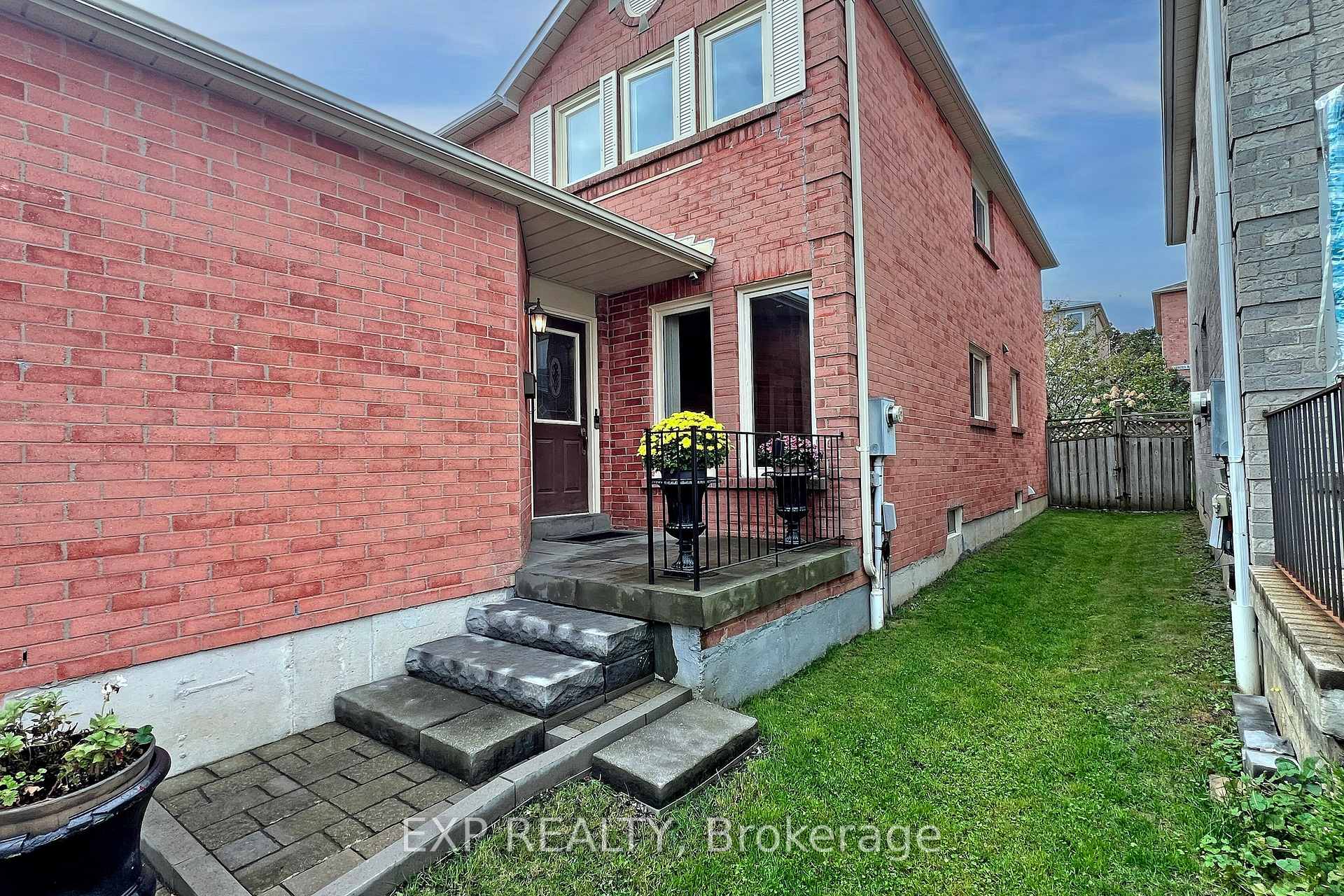 Photo 2 of 905 Rambleberry Avenue, Pickering, Liverpool — HOMEH