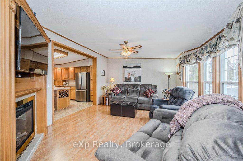 Photo 9 of 3 Trillium Beach Drive, Puslinch, Rural Puslinch East — HOMEH