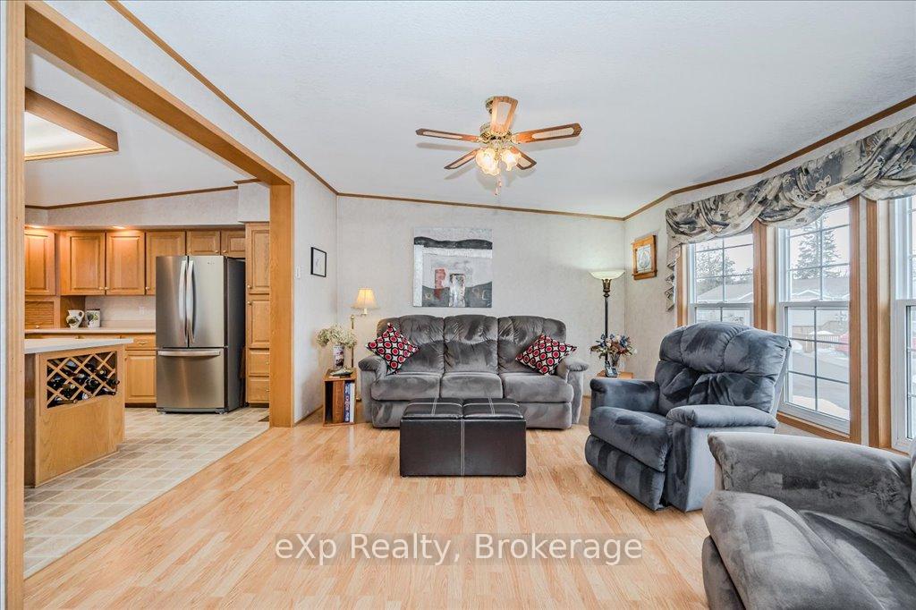 Photo 10 of 3 Trillium Beach Drive, Puslinch, Rural Puslinch East — HOMEH