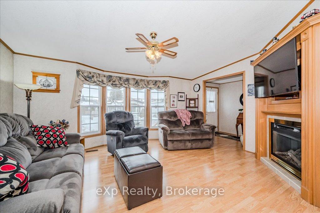Photo 11 of 3 Trillium Beach Drive, Puslinch, Rural Puslinch East — HOMEH