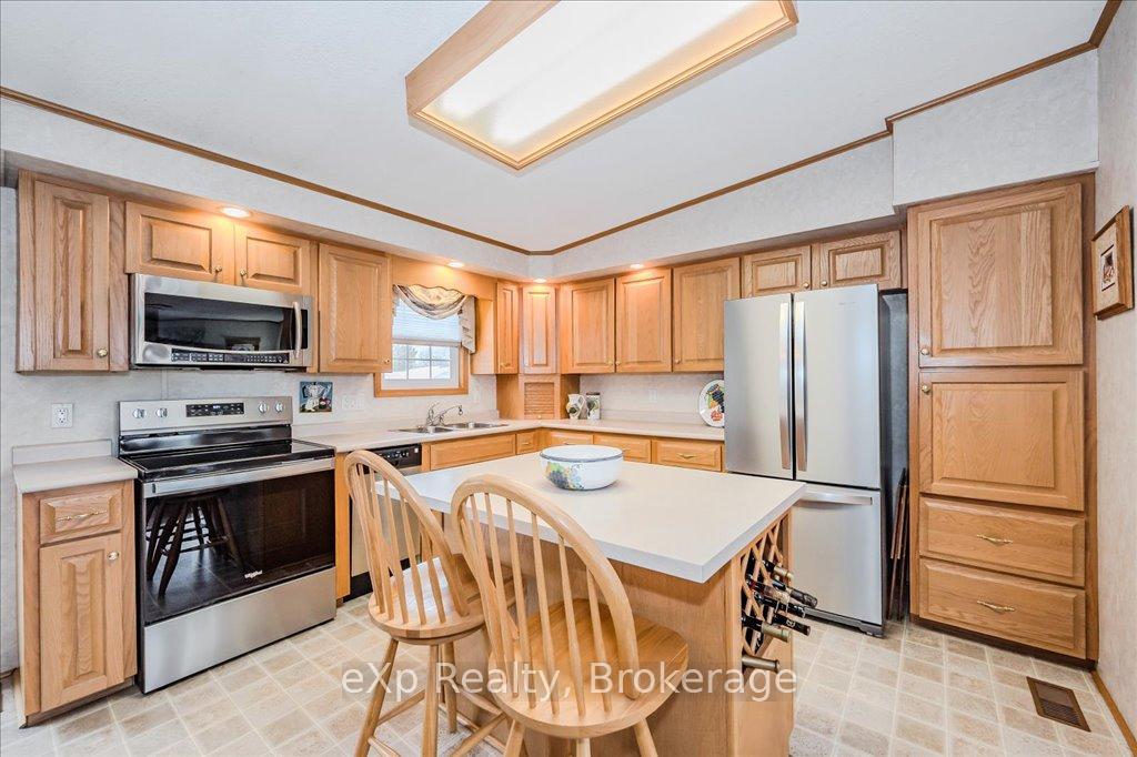 Photo 12 of 3 Trillium Beach Drive, Puslinch, Rural Puslinch East — HOMEH