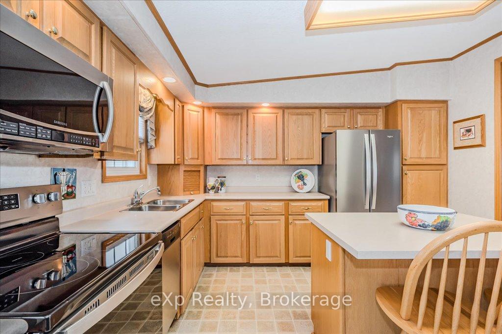 Photo 14 of 3 Trillium Beach Drive, Puslinch, Rural Puslinch East — HOMEH