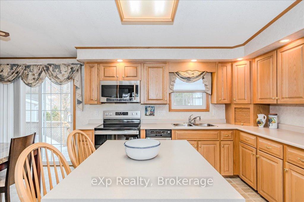 Photo 16 of 3 Trillium Beach Drive, Puslinch, Rural Puslinch East — HOMEH