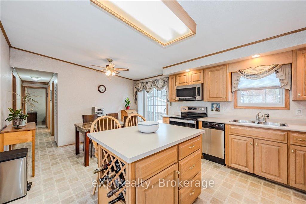 Photo 18 of 3 Trillium Beach Drive, Puslinch, Rural Puslinch East — HOMEH