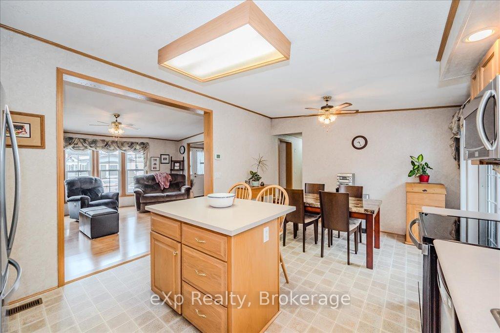Photo 19 of 3 Trillium Beach Drive, Puslinch, Rural Puslinch East — HOMEH