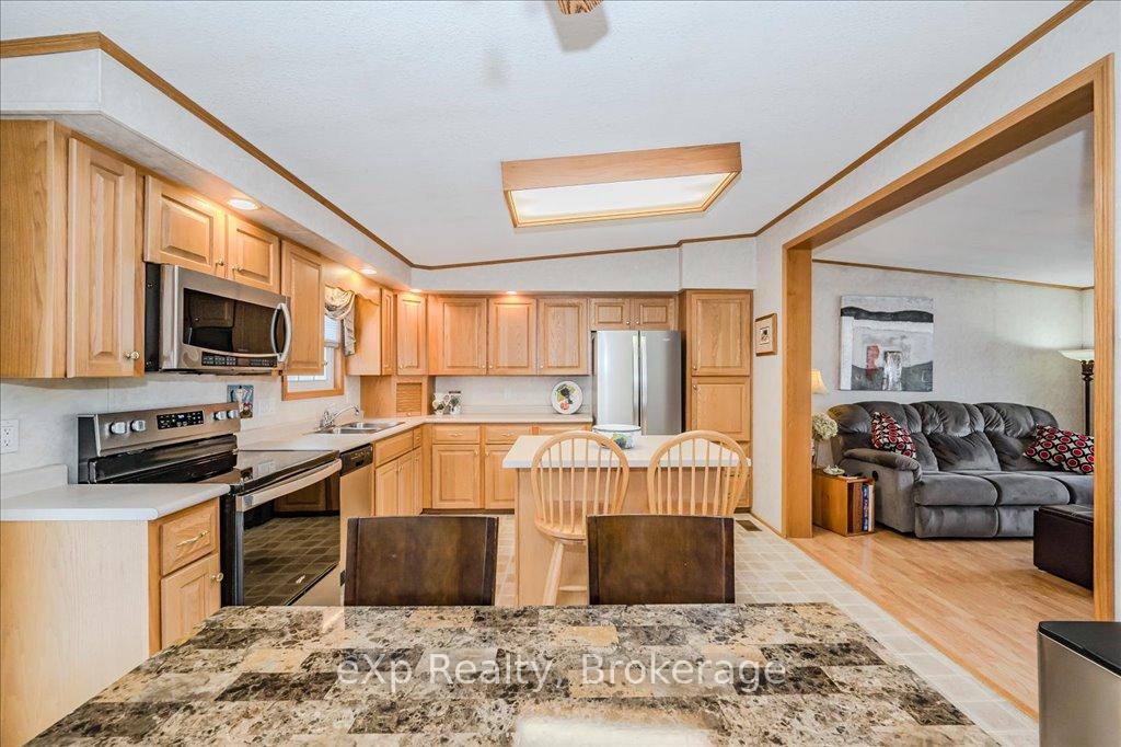 Photo 21 of 3 Trillium Beach Drive, Puslinch, Rural Puslinch East — HOMEH