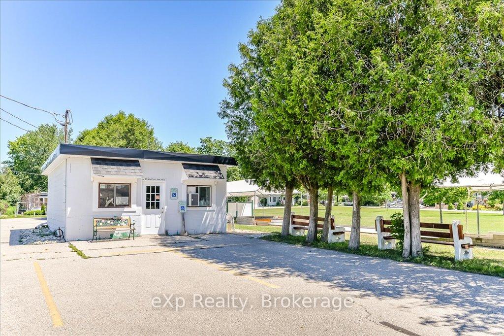 Photo 32 of 3 Trillium Beach Drive, Puslinch, Rural Puslinch East — HOMEH