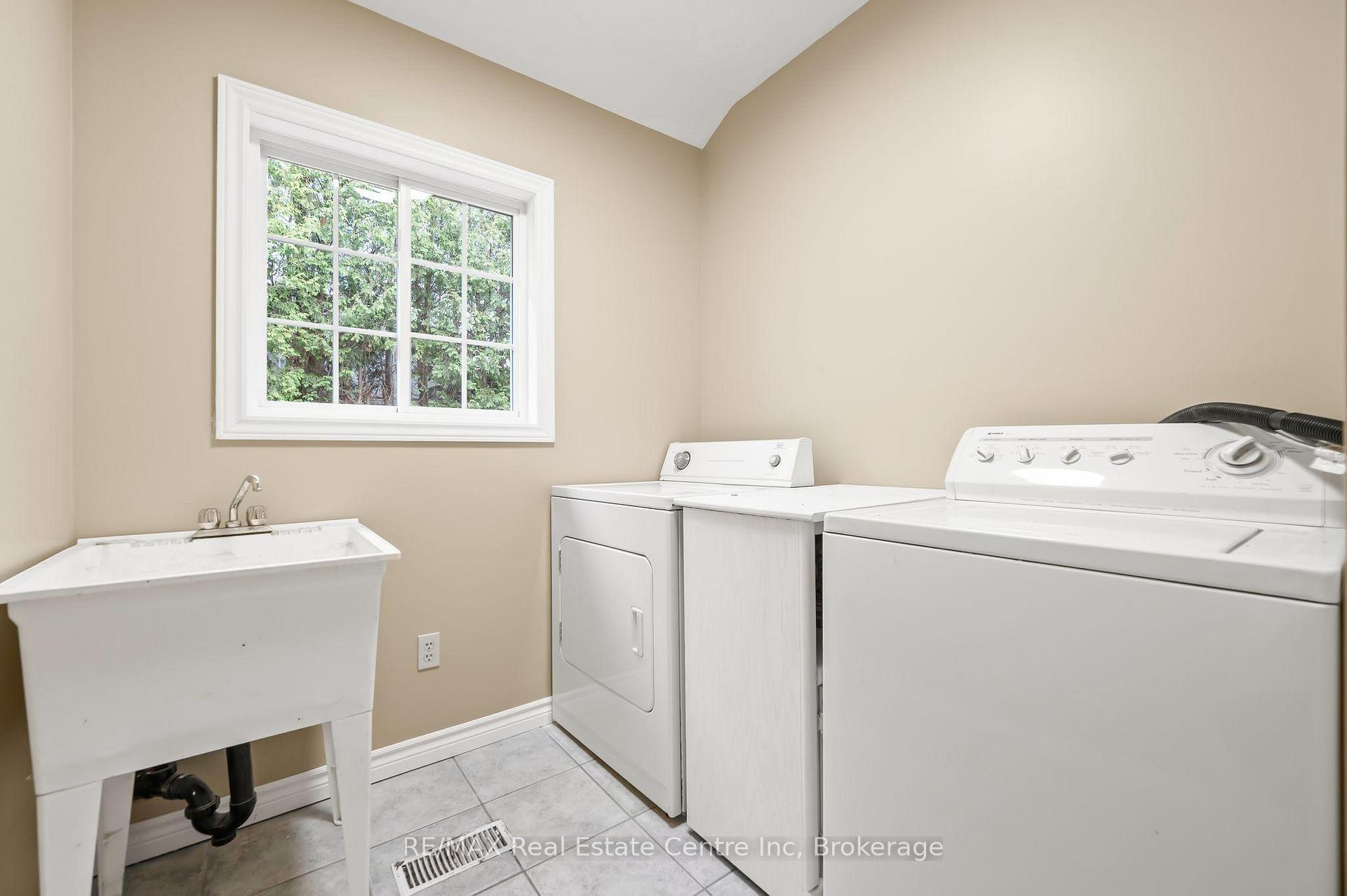 Photo 12 of 4 Brock Road N, Puslinch, Aberfoyle — HOMEH