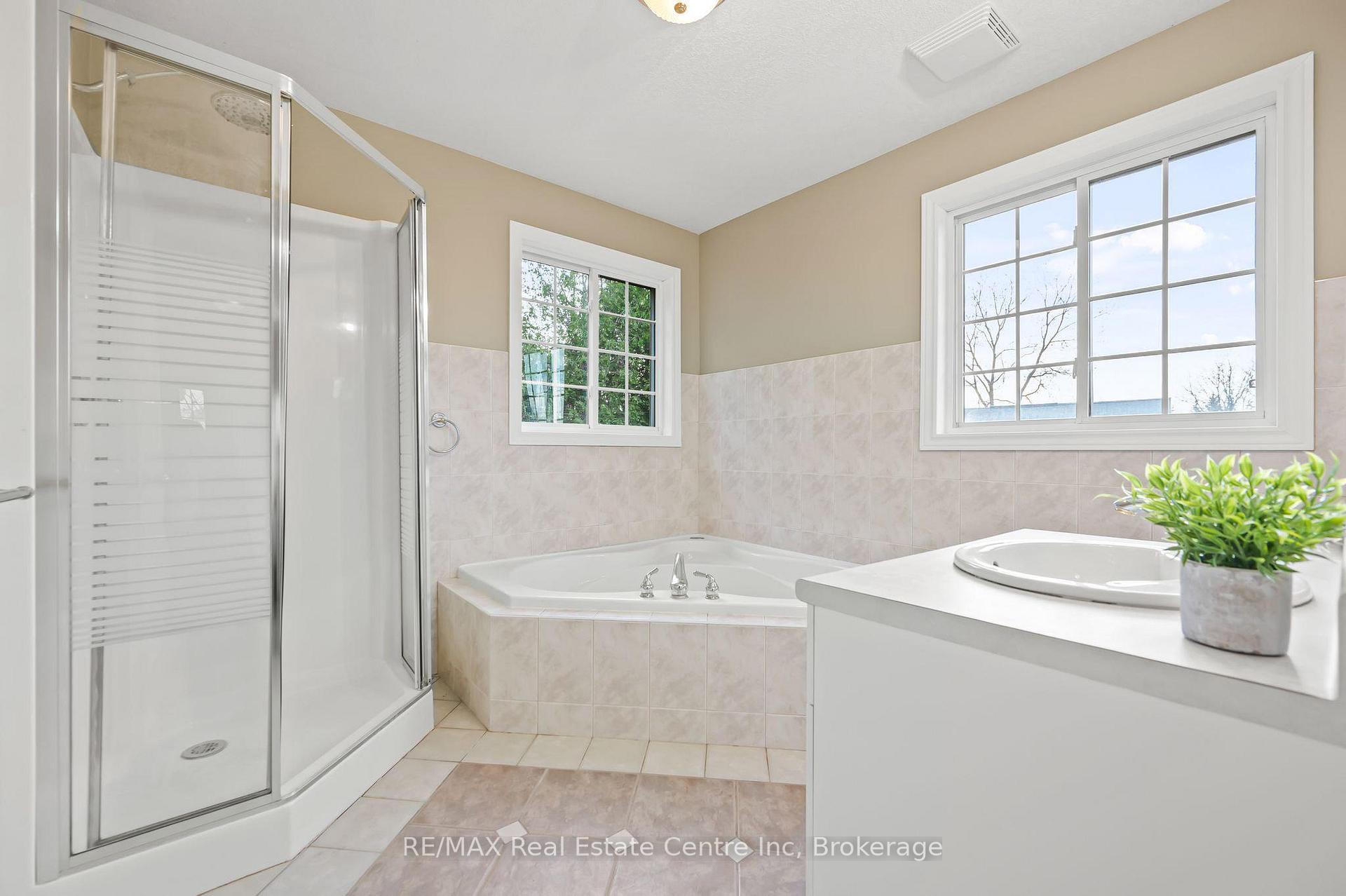 Photo 15 of 4 Brock Road N, Puslinch, Aberfoyle — HOMEH