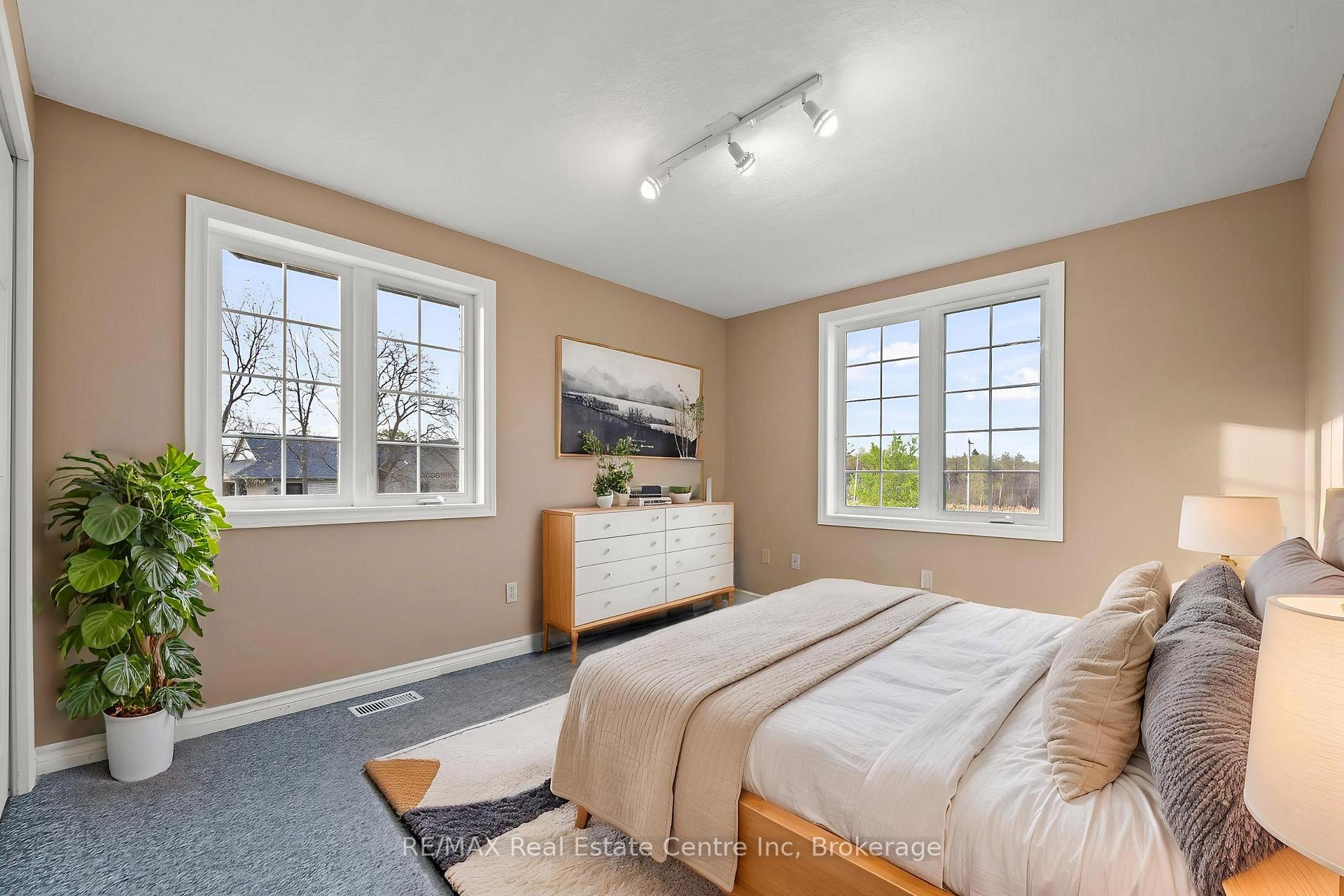Photo 17 of 4 Brock Road N, Puslinch, Aberfoyle — HOMEH