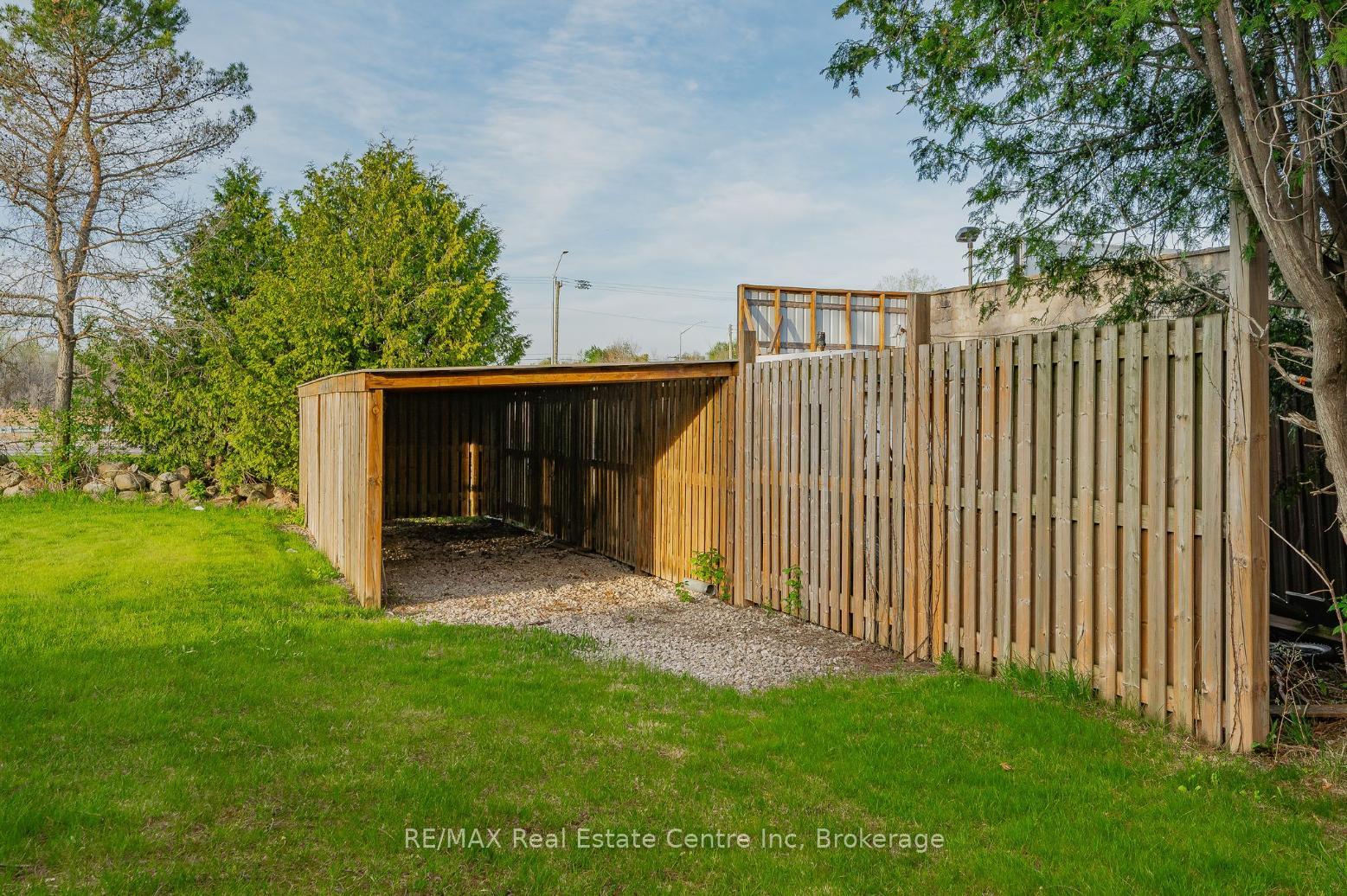 Photo 22 of 4 Brock Road N, Puslinch, Aberfoyle — HOMEH