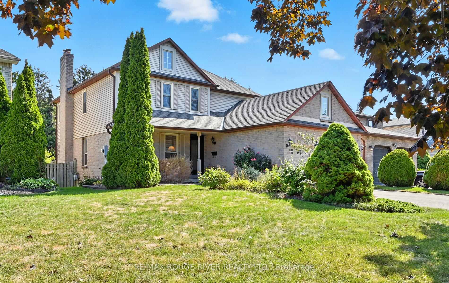 Photo 3 of 575 Dunrobin Court, Oshawa, McLaughlin — HOMEH