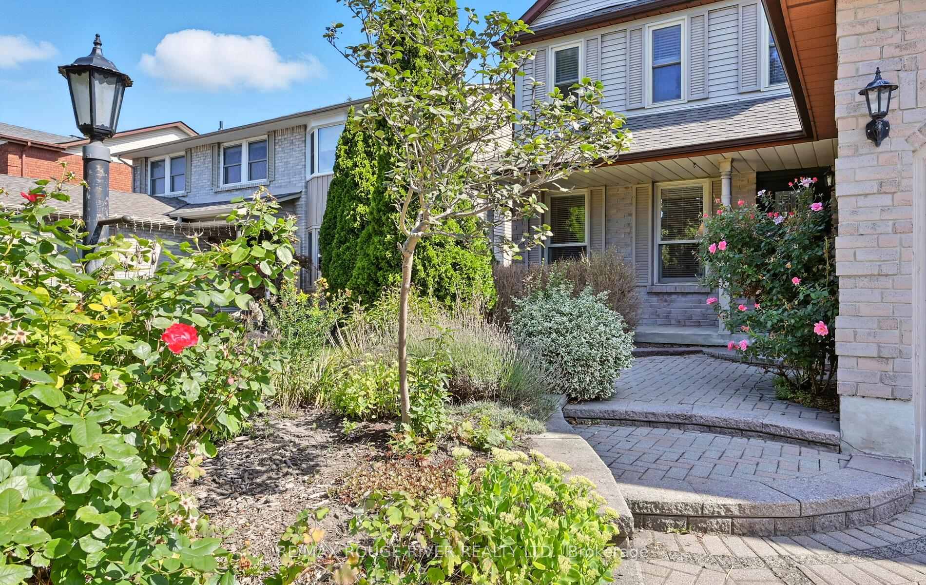 Photo 4 of 575 Dunrobin Court, Oshawa, McLaughlin — HOMEH