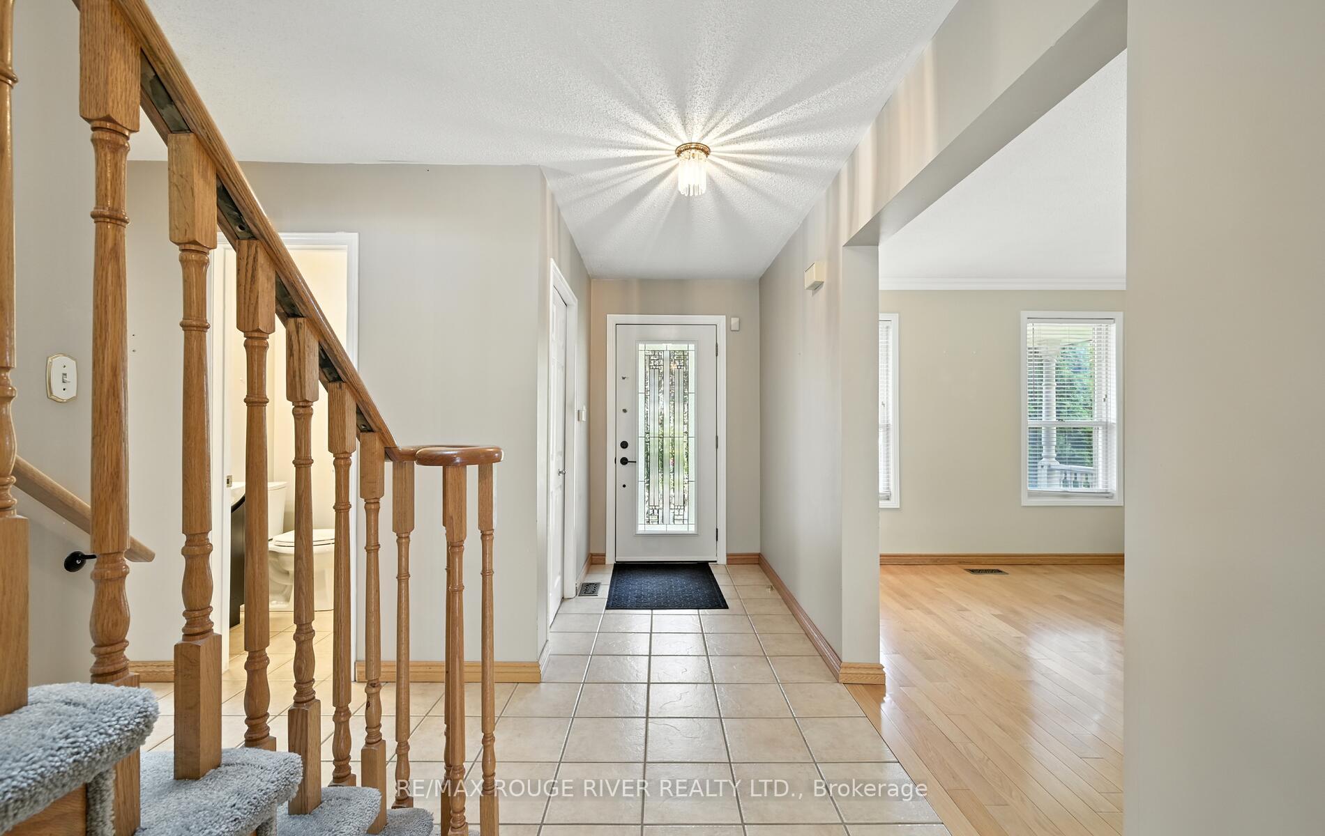 Photo 5 of 575 Dunrobin Court, Oshawa, McLaughlin — HOMEH