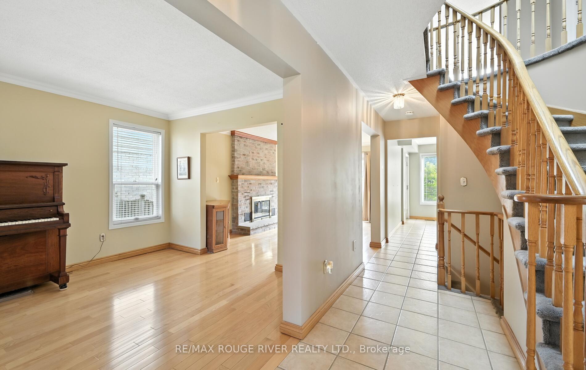 Photo 6 of 575 Dunrobin Court, Oshawa, McLaughlin — HOMEH