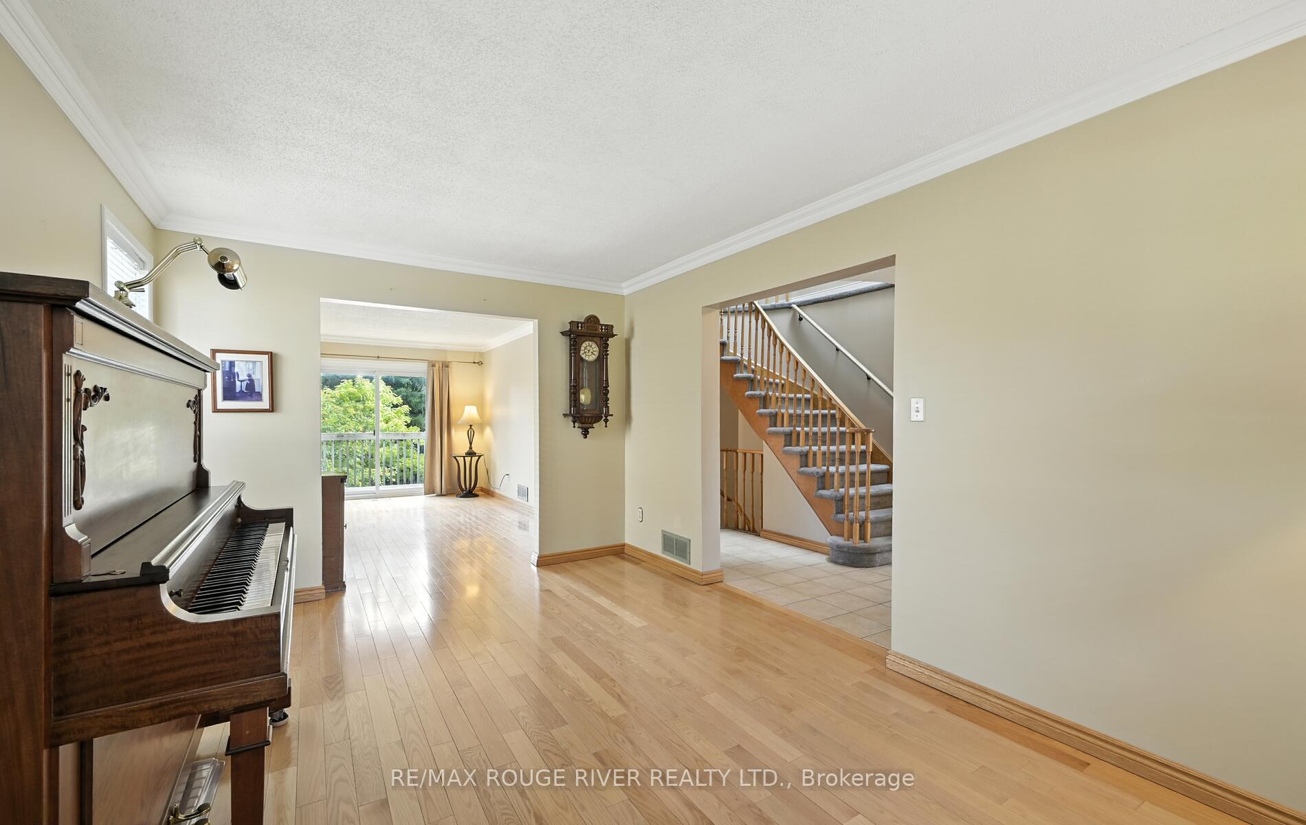 Photo 8 of 575 Dunrobin Court, Oshawa, McLaughlin — HOMEH