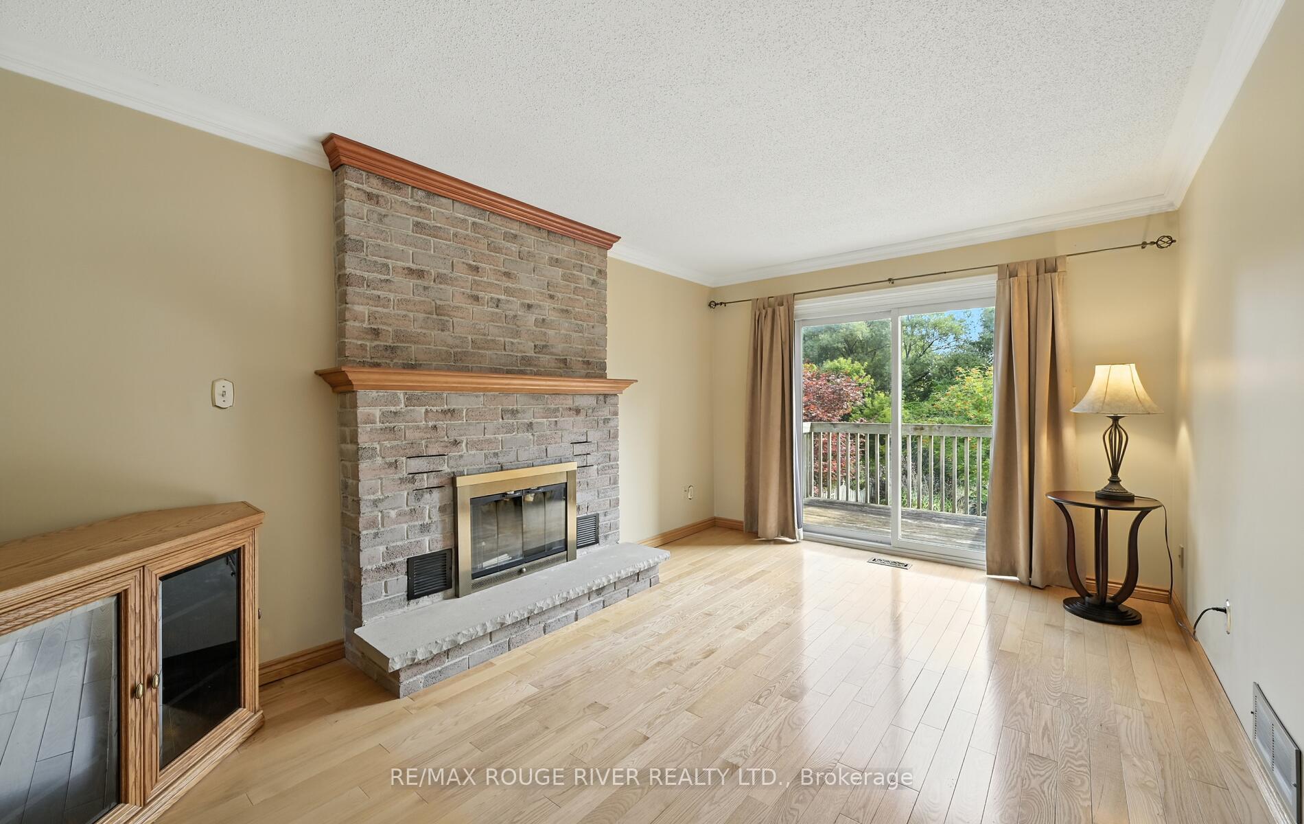 Photo 9 of 575 Dunrobin Court, Oshawa, McLaughlin — HOMEH
