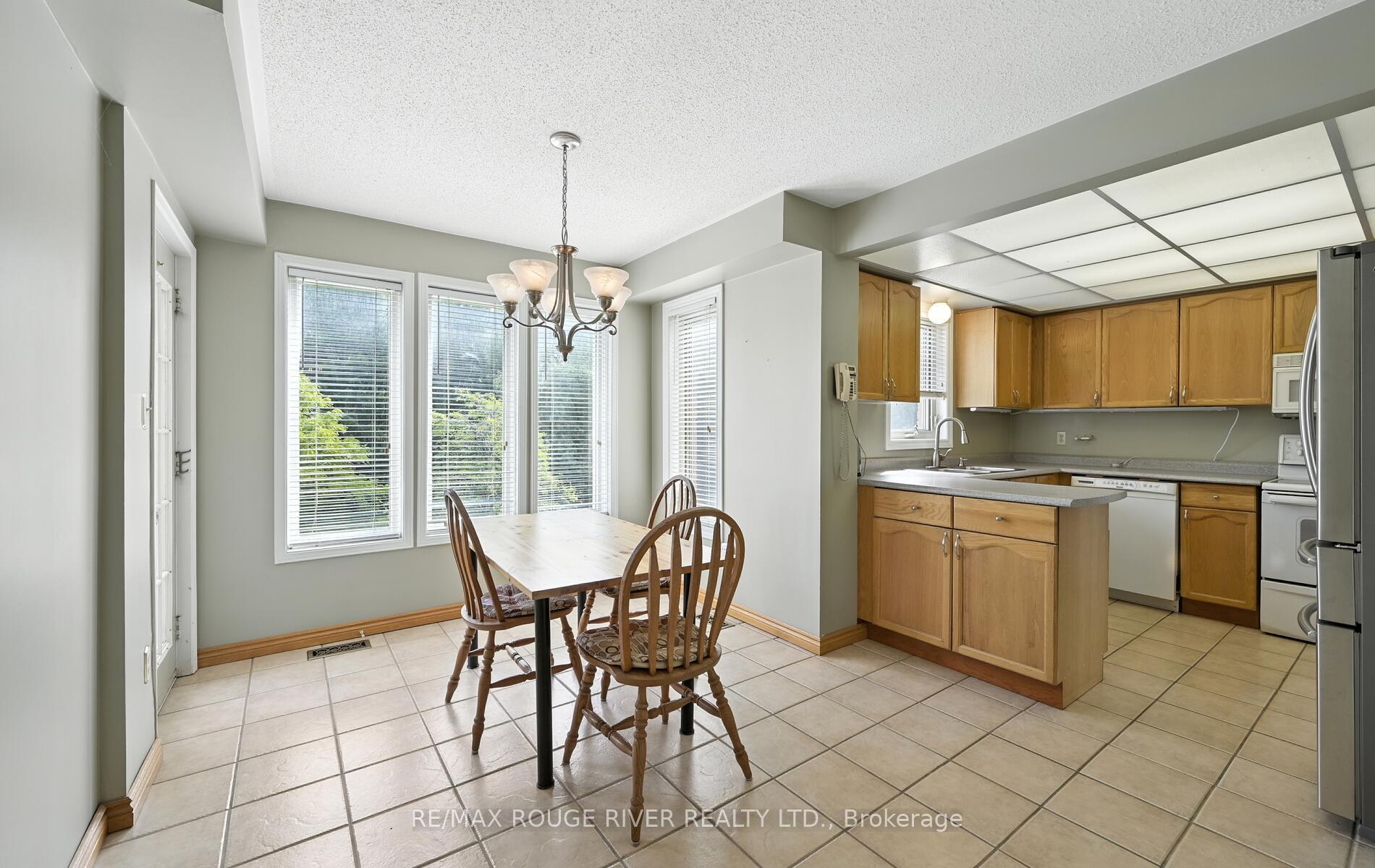Photo 11 of 575 Dunrobin Court, Oshawa, McLaughlin — HOMEH