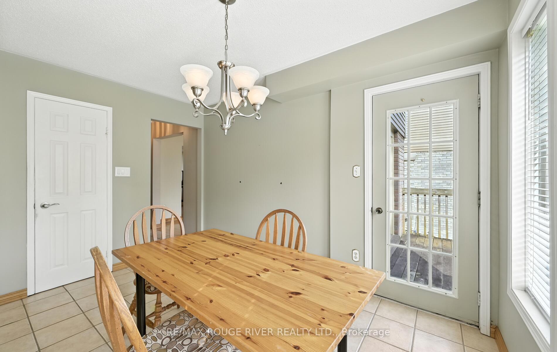 Photo 12 of 575 Dunrobin Court, Oshawa, McLaughlin — HOMEH