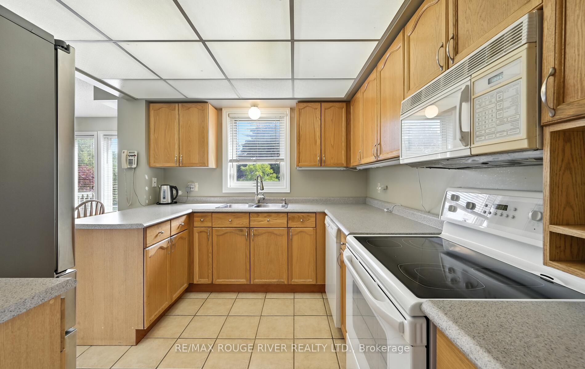 Photo 14 of 575 Dunrobin Court, Oshawa, McLaughlin — HOMEH
