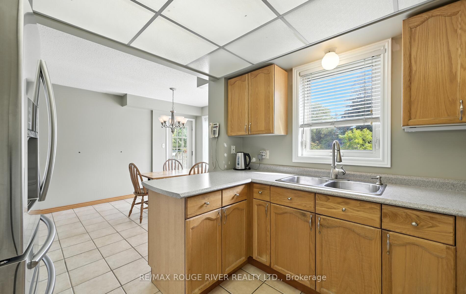Photo 15 of 575 Dunrobin Court, Oshawa, McLaughlin — HOMEH