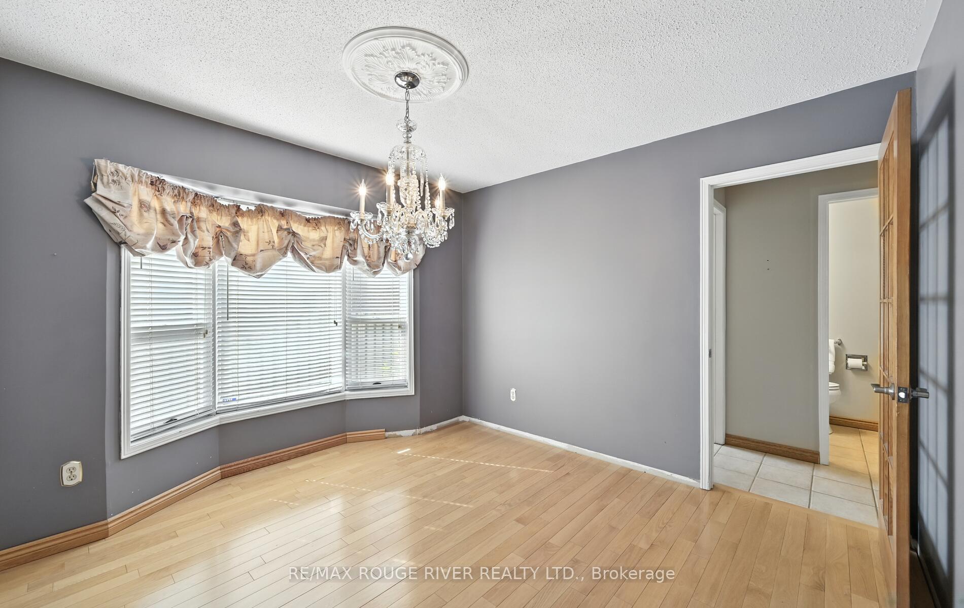 Photo 16 of 575 Dunrobin Court, Oshawa, McLaughlin — HOMEH