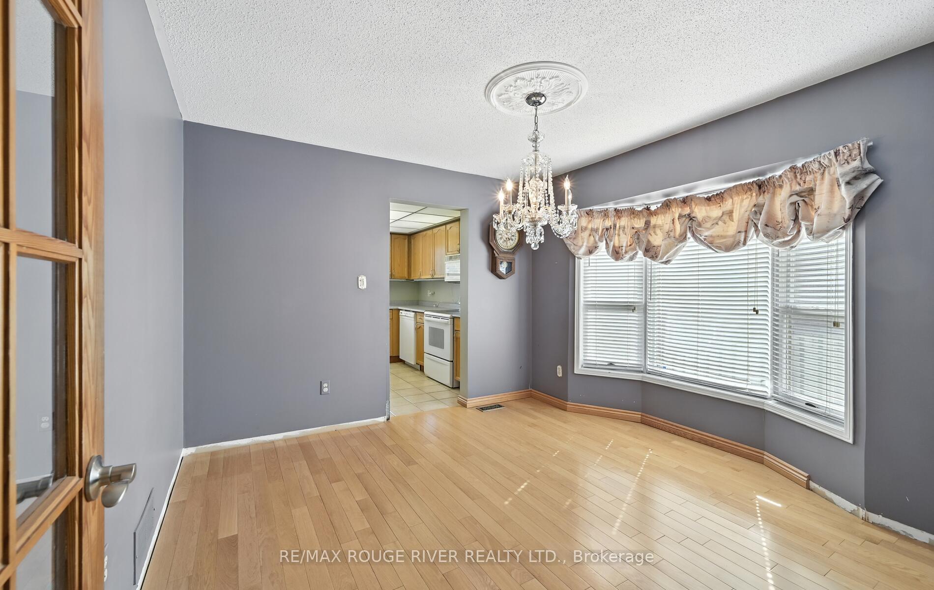 Photo 17 of 575 Dunrobin Court, Oshawa, McLaughlin — HOMEH