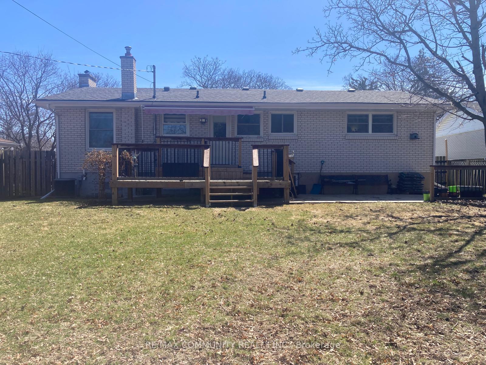 Photo 3 of 11 Hillside Crescent, Quinte West, Trenton Ward — HOMEH