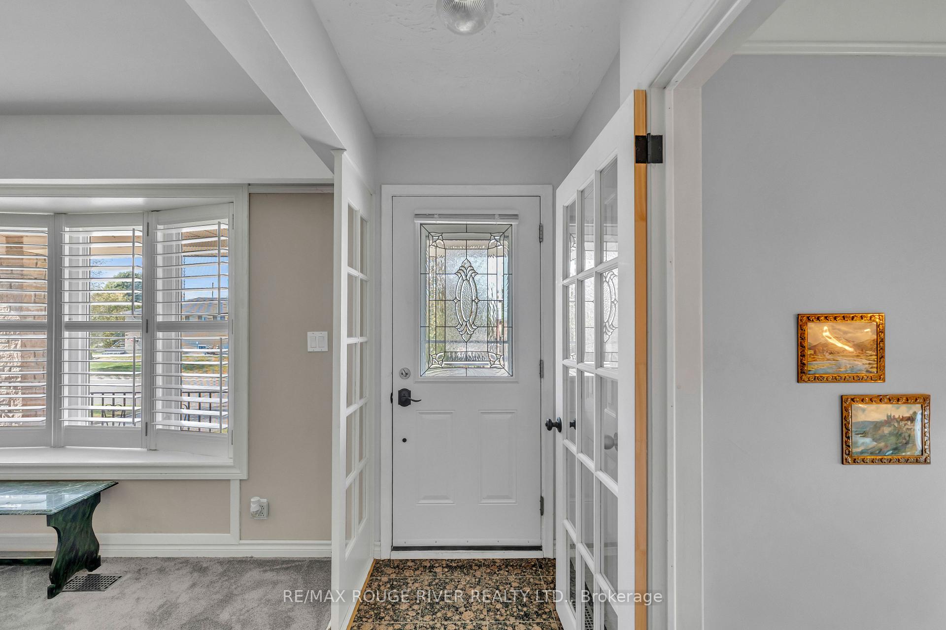Photo 4 of 686 Perry Crescent, Oshawa, Vanier — HOMEH