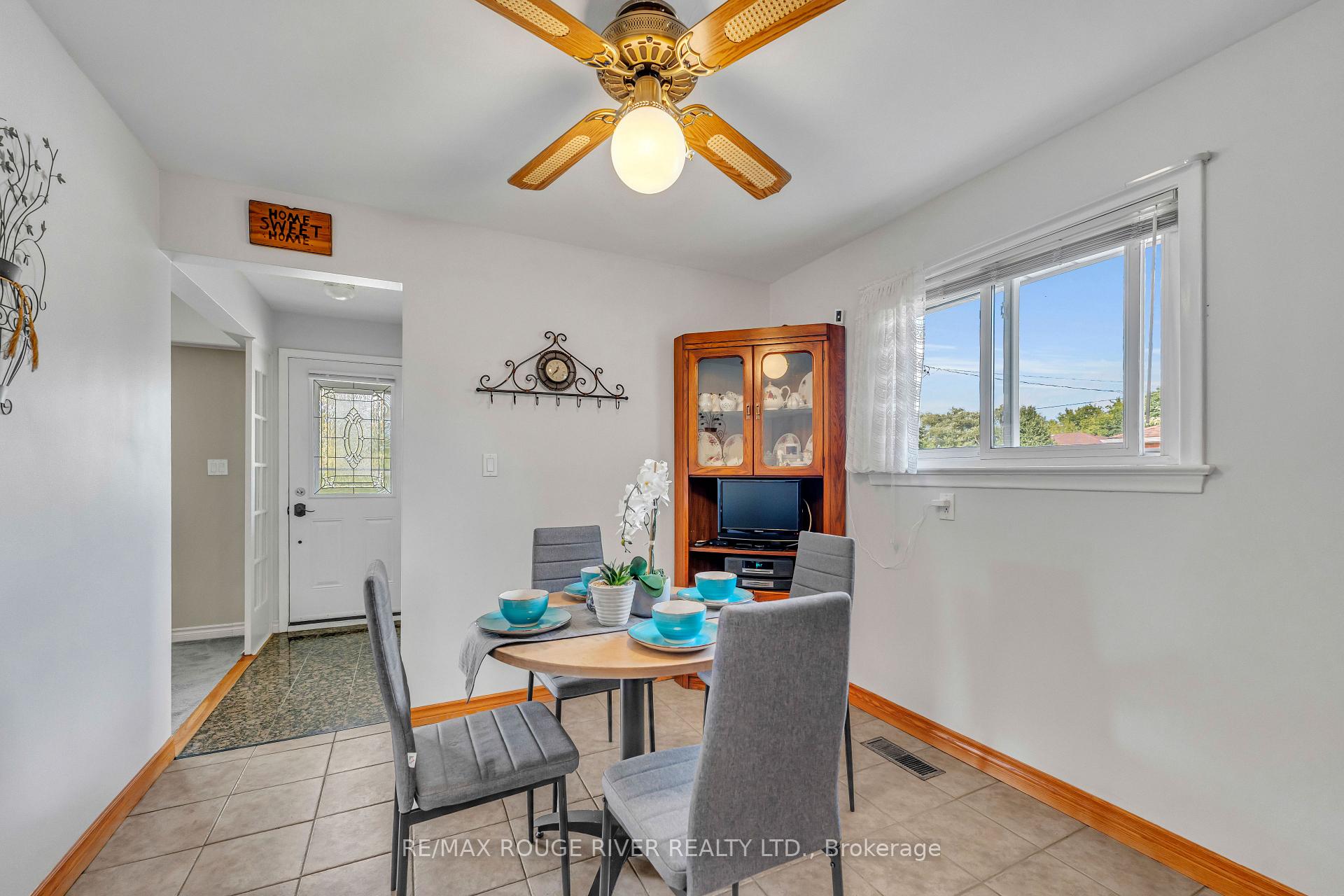 Photo 6 of 686 Perry Crescent, Oshawa, Vanier — HOMEH