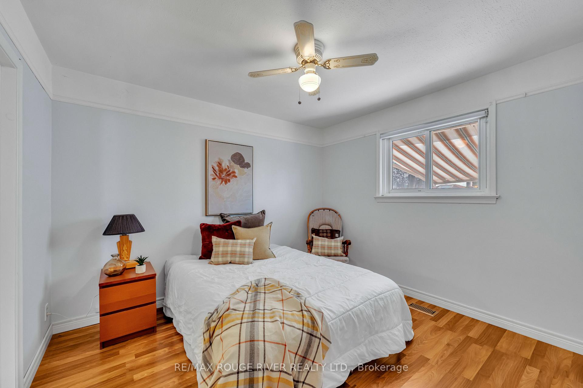Photo 13 of 686 Perry Crescent, Oshawa, Vanier — HOMEH