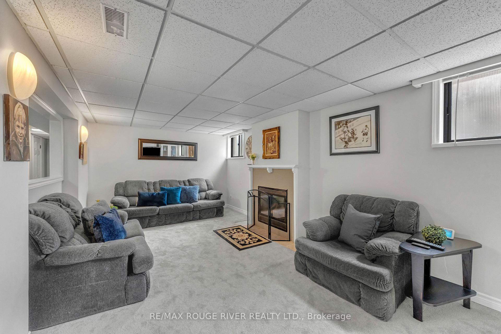 Photo 17 of 686 Perry Crescent, Oshawa, Vanier — HOMEH
