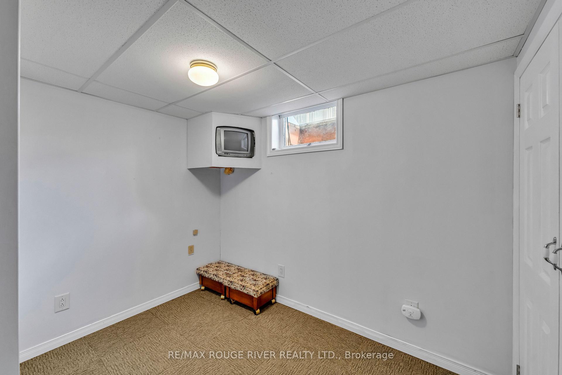 Photo 21 of 686 Perry Crescent, Oshawa, Vanier — HOMEH
