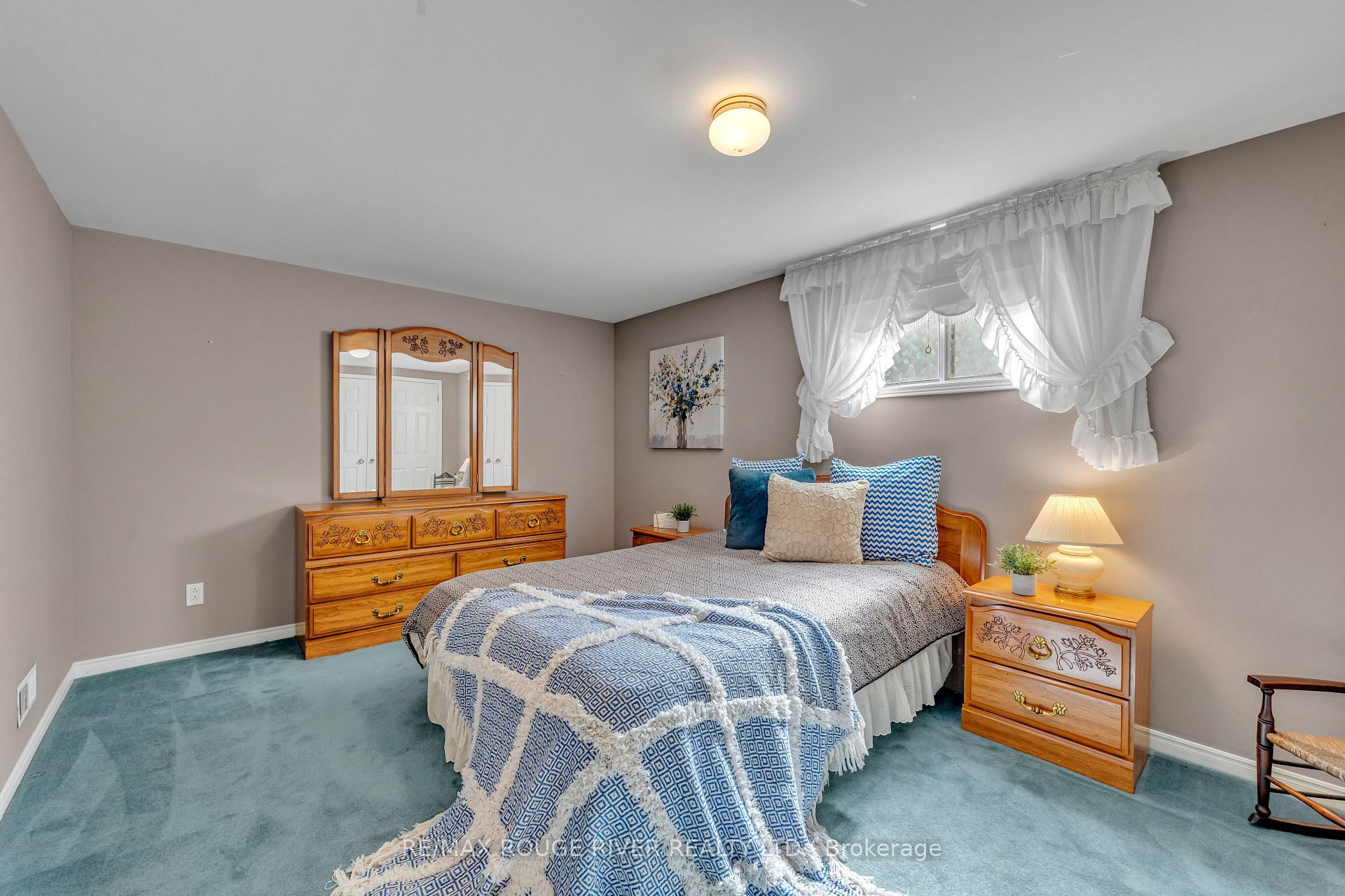 Photo 22 of 686 Perry Crescent, Oshawa, Vanier — HOMEH