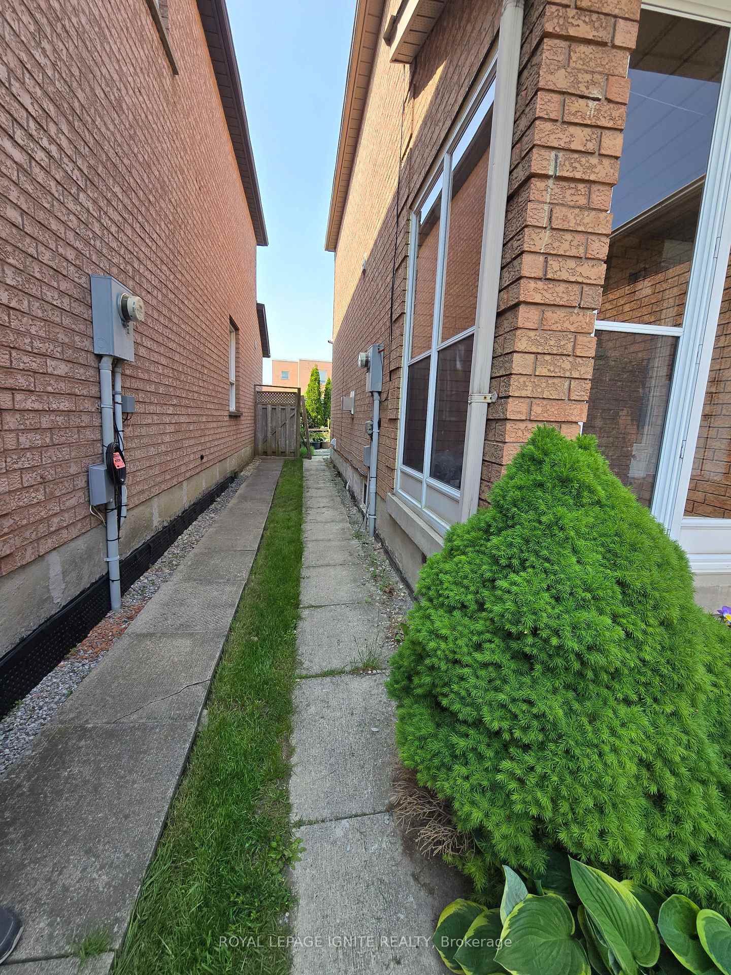 Photo 2 of Unit Bsmt, 262 Senator Street, Pickering, Highbush — HOMEH