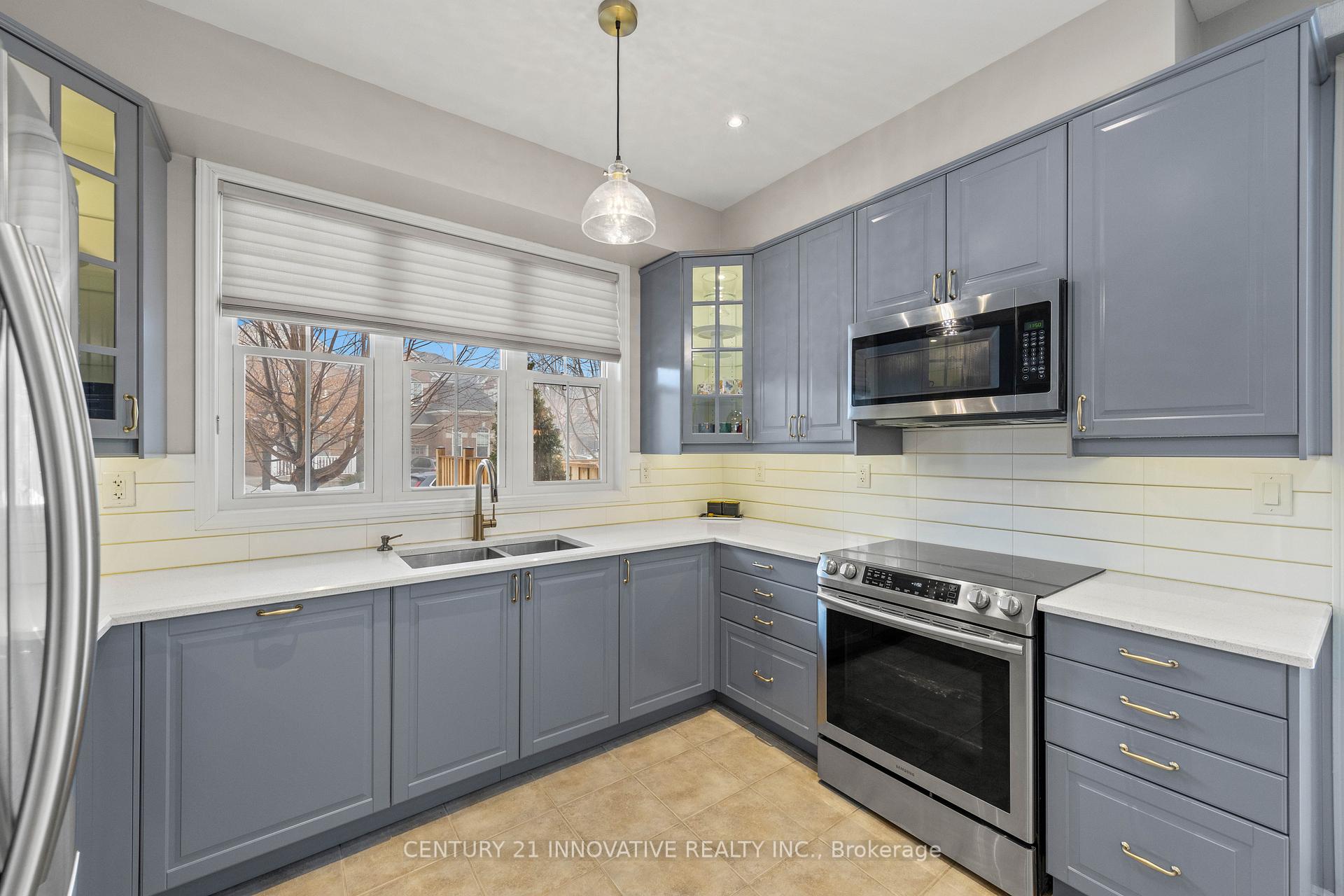Photo 18 of 828 Howden Crescent, Milton, Coates — HOMEH