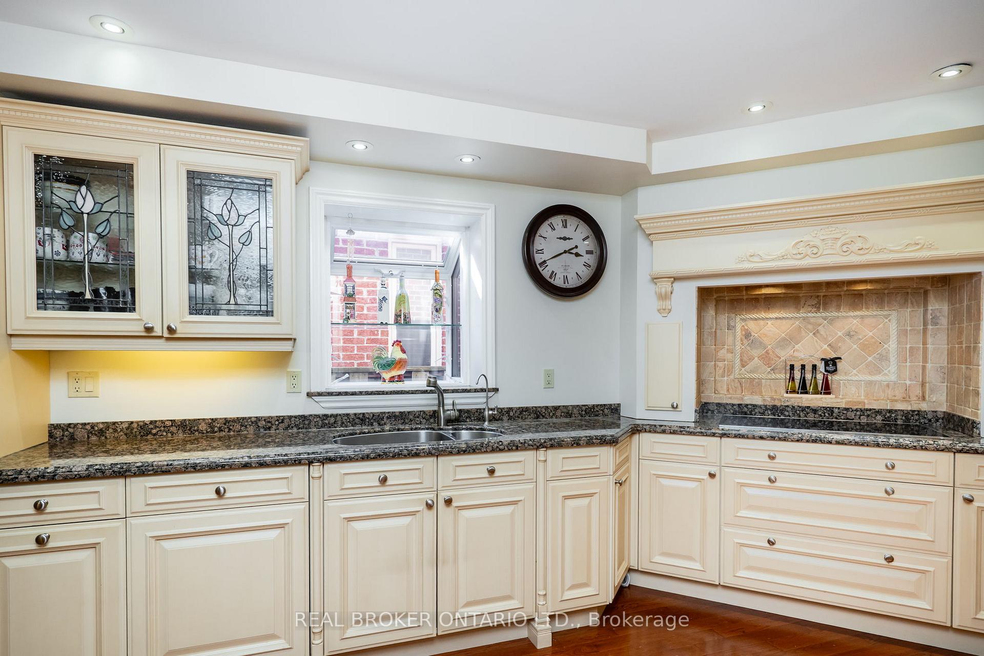 Photo 10 of 972 Gablehurst Crescent, Pickering, Liverpool — HOMEH