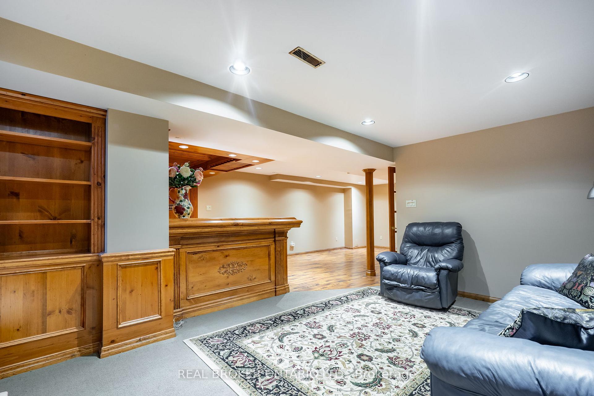 Photo 36 of 972 Gablehurst Crescent, Pickering, Liverpool — HOMEH