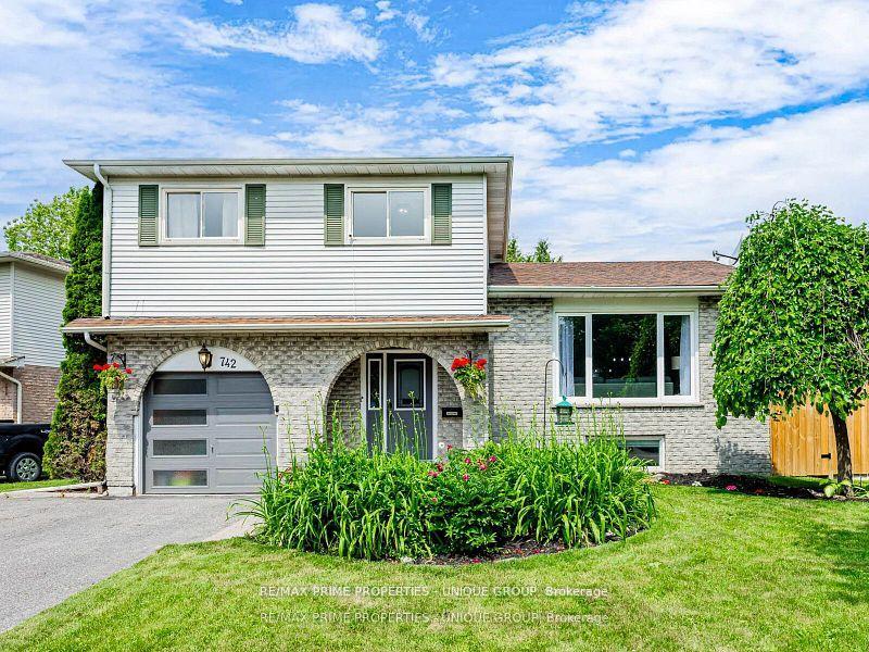 Front of 742 Greenbriar Drive