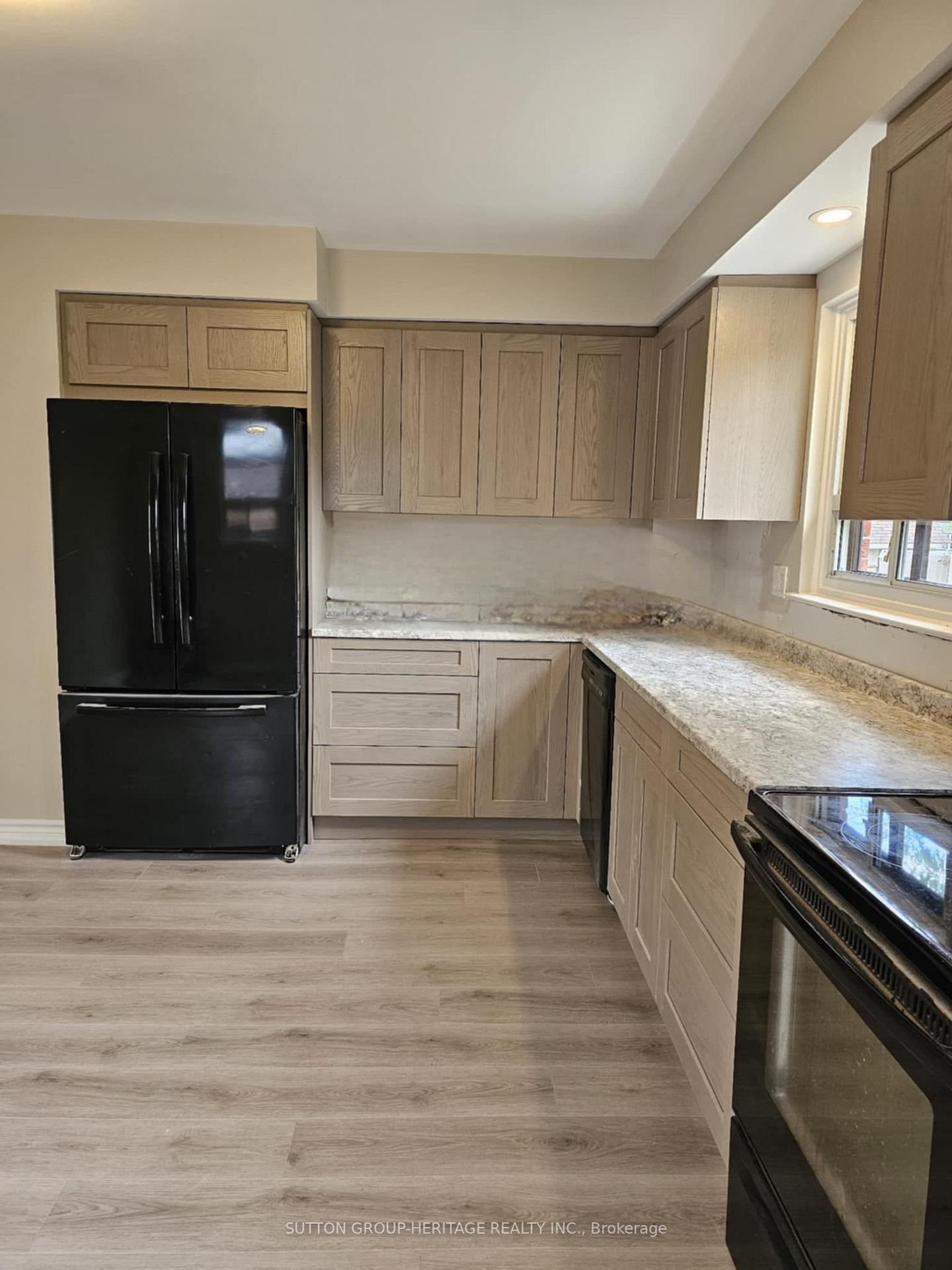 Photo 3 of 281 Vancouver Crescent, Oshawa, Vanier — HOMEH
