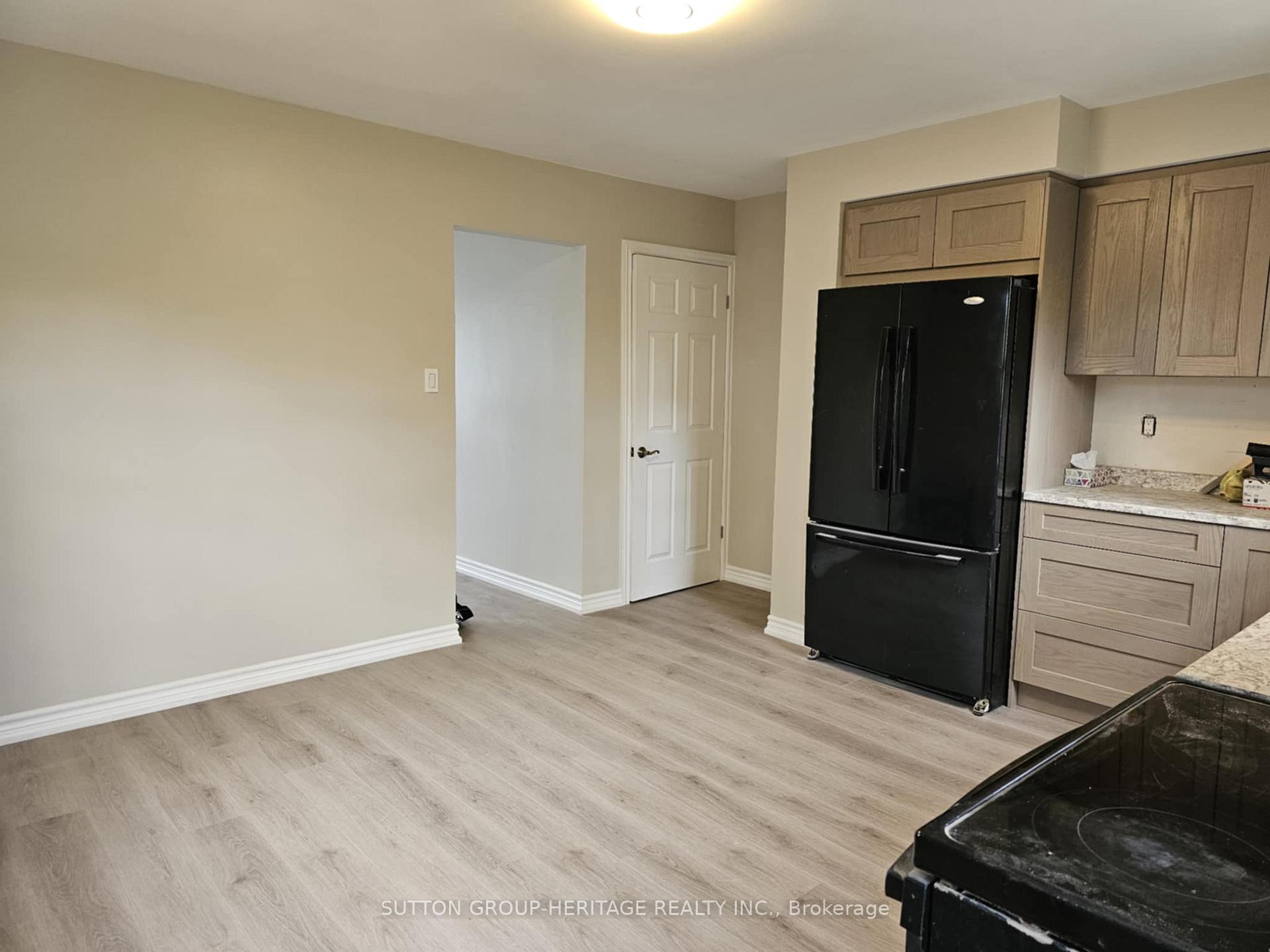 Photo 5 of 281 Vancouver Crescent, Oshawa, Vanier — HOMEH