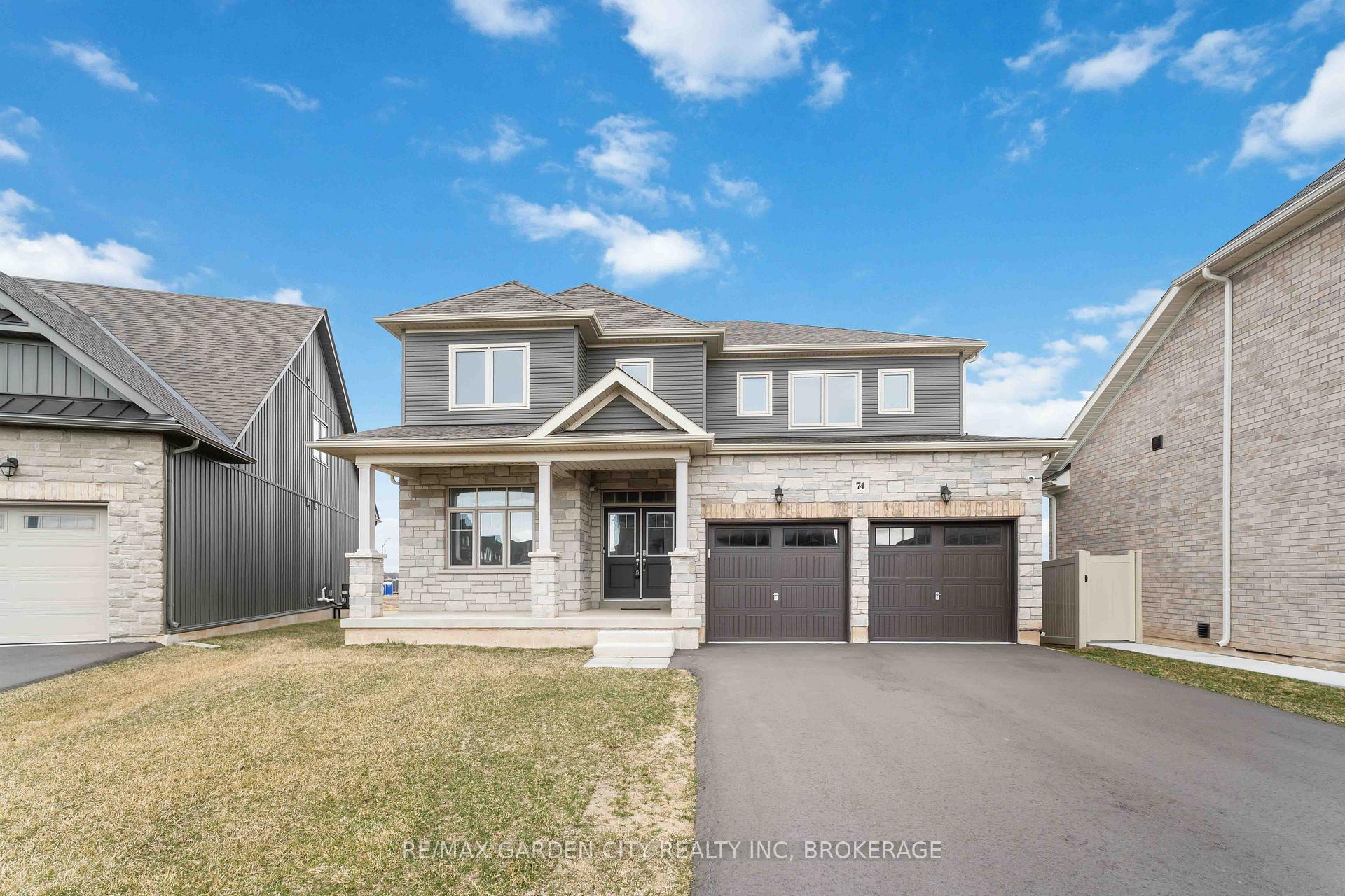 Front of 74 Oriole Crescent